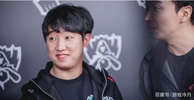 打入曼联生涯首球，官方：姆伯莫当选曼联3-2伯恩利队内最佳球员