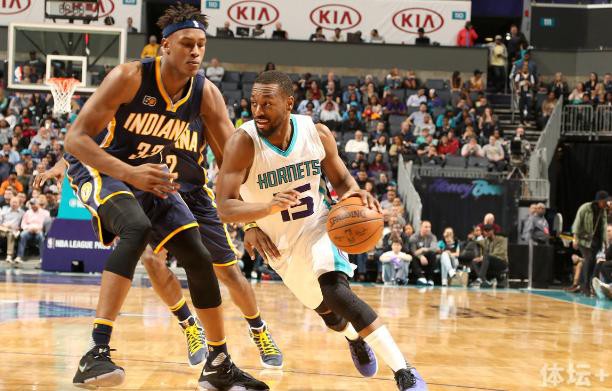 双响！姆巴佩33球平C罗神迹 勺子点球+首进间接任意球 皇马之王